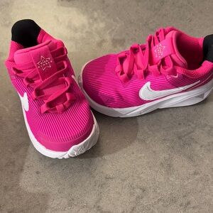 New in box pink Nike star runner girls shoes